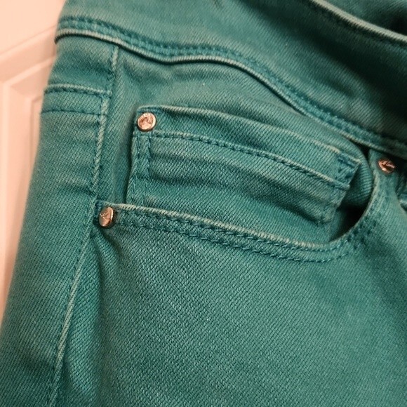 White House Black Market Women's Turquoise "Blanc" Slim Crop Jeans Size 6 - Picture 4 of 10